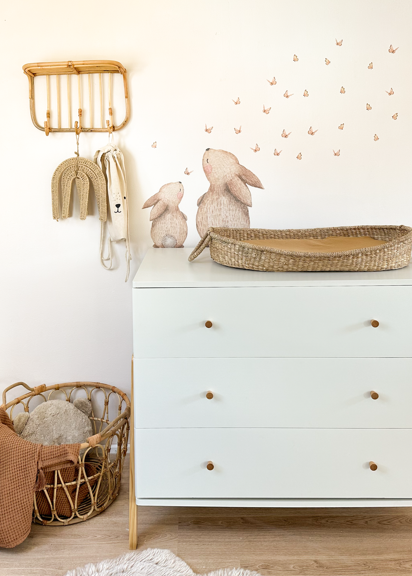 Wall sticker | set rabbit (2x) with butterflies