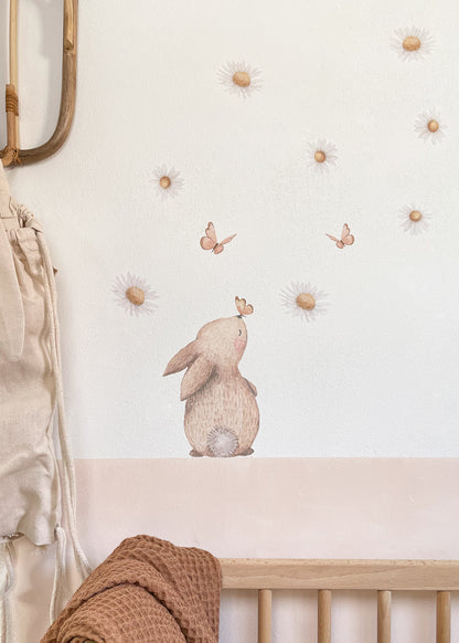 Muursticker | Klein konijn met vlinders en bloemen